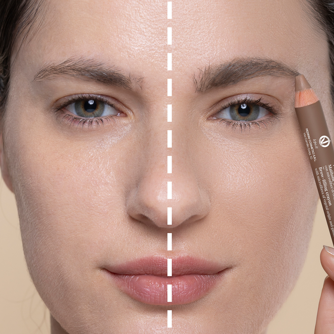 VELVET BUTTERFLY BROW DEFINER Matitone sopracciglia riempitivo con microfibre di origine vegetale e gamma orizanolo NOCE